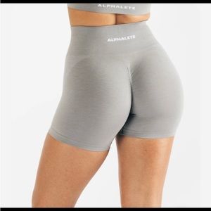 Alphalete amplify shorts (Medium Gray)